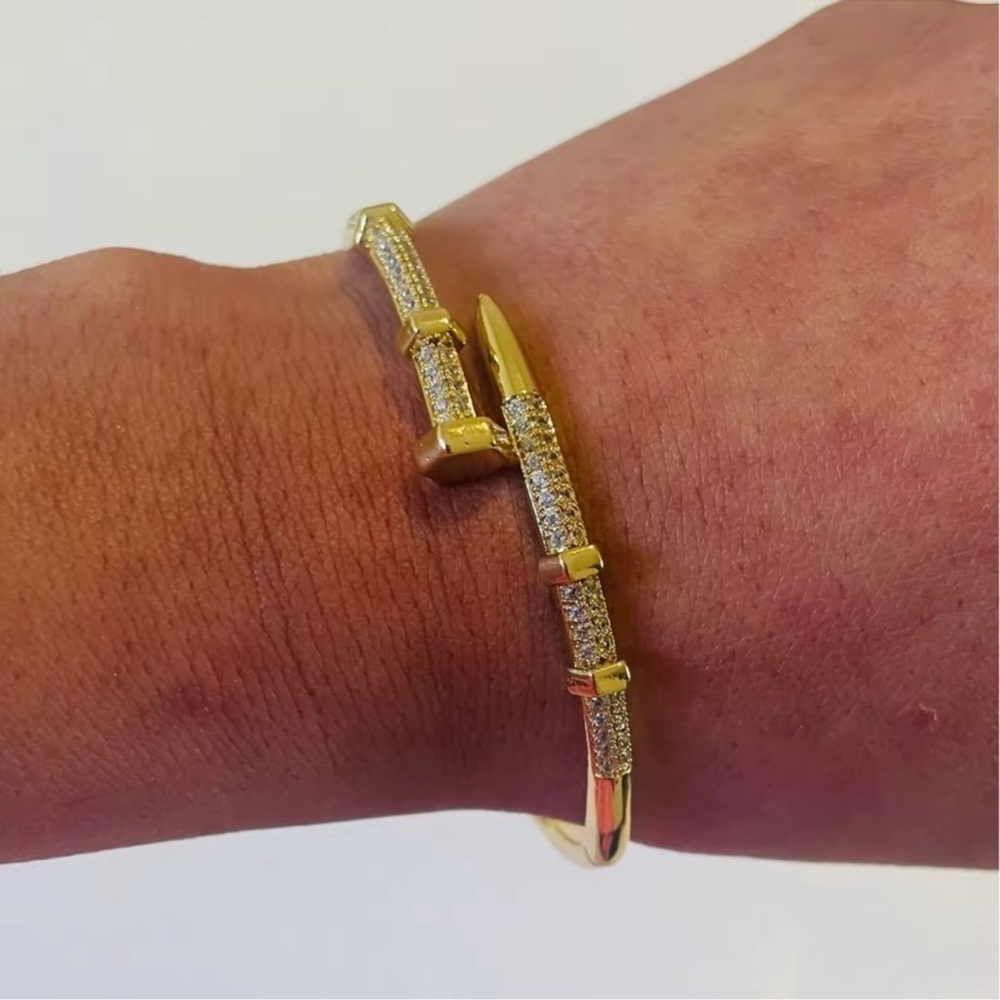 Just Un Clou Nail Gold Crystal Elegant Bracelet - Picture 2 of 7